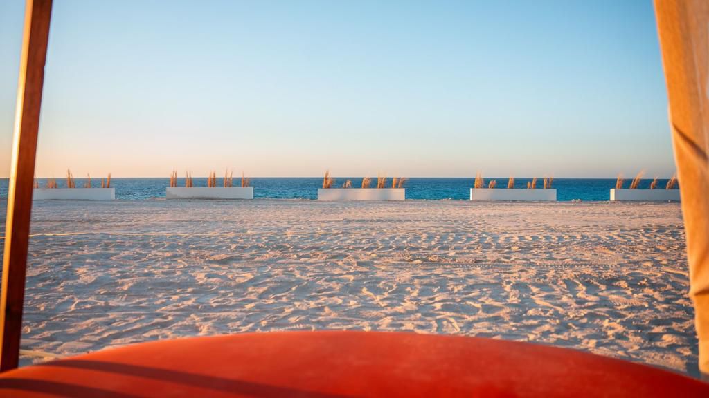 Silversands beach cabana lounge